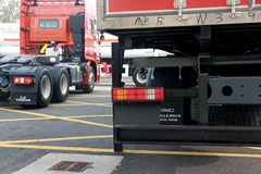 联合卡车 U270重卡 270马力 6X2 9.6米可交换箱体式载货车(SQR1251D5T2-E)
