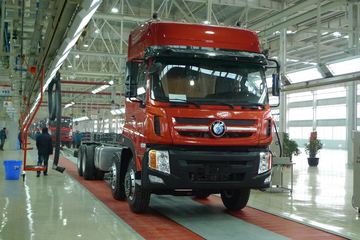 重汽王牌 重卡 280马力 8X4 9.4米载货车底盘(代号012)(CDW1310A1T4)