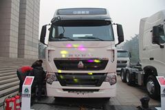 中国重汽 HOWO T7H重卡 400马力 6X2牵引车(ZZ4257V323HD1)