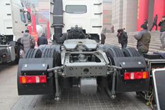 中国重汽 HOWO T7H重卡 400马力 6X2牵引车(ZZ4257V323HD1)