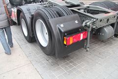 中国重汽 HOWO T7H重卡 400马力 6X2牵引车(ZZ4257V323HD1)
