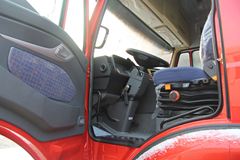 中国重汽 豪瀚J5G重卡 340马力 6X2牵引车(ZZ4255N27C3D1W)