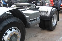 中国重汽 豪瀚J5G重卡 340马力 6X2牵引车(ZZ4255N27C3D1W)