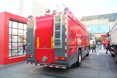 中国重汽 HOWO 360马力 4X2 消防车