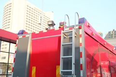 中国重汽 HOWO 360马力 4X2 消防车