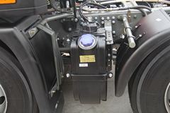 中国重汽 斯太尔重卡 340马力 6X2牵引车(ZZ4223N27C1D1N)