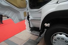 中国重汽 斯太尔重卡 380马力 6X4牵引车(ZZ4253N3241D1BN)