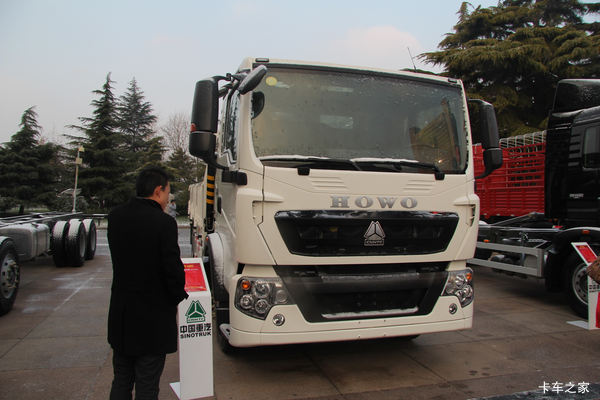 HOWO T5G 随车吊