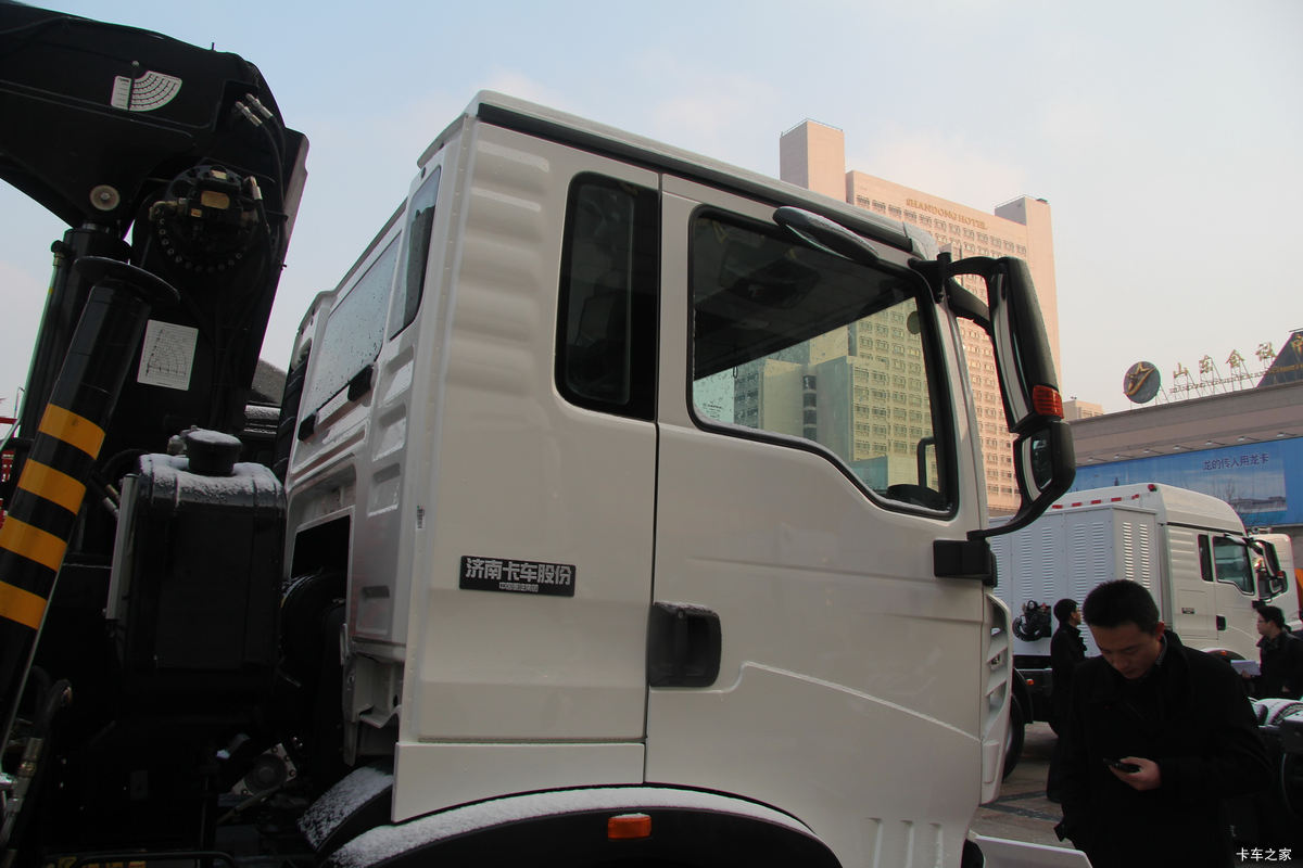й HOWO T5G 206 4X2 泵(ZZ5167H501GD1/H7M5M-SC)װ