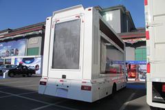 福田 欧马可5系中卡 170马力 4X2 6.2米厢式载货车(LED宣传车)(BJ5129XXC-FB)