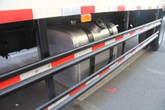 福田 欧马可5系中卡 170马力 4X2 6.75米厢式载货车(BJ5139XXY-F1)