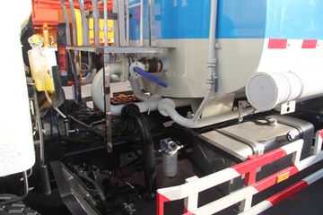 ���� ŷ����3ϵ 156���� 4X2 ��ˮ��(�ǽ���)(BQJ5121GSSB)ͼƬ