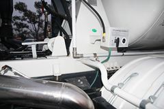 联合卡车U380 380马力 8X4 混凝土搅拌车(SQR5311GJBD6T6-1)