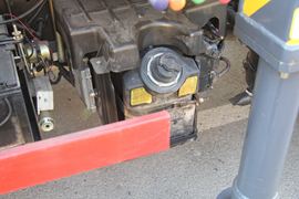 雷萨&nbsp;清障车底盘图片