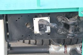 雷萨&nbsp;洒水车/喷洒车底盘图片