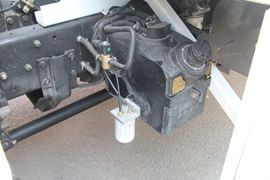 雷萨&nbsp;洒水车/喷洒车底盘图片