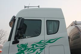 联合卡车底盘&nbsp;油罐车外观图片