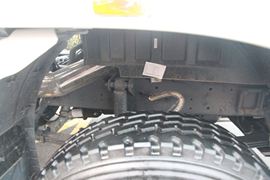 联合卡车底盘&nbsp;油罐车底盘图片