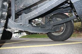 联合卡车底盘&nbsp;油罐车底盘图片