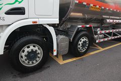 联合卡车 U290 290马力 8X4 运油车(中集牌)(SQR5311GYYD5T6)
