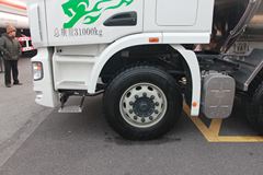 联合卡车 U290 290马力 8X4 运油车(中集牌)(SQR5311GYYD5T6)