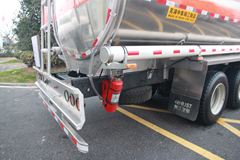 联合卡车 U290 290马力 8X4 运油车(中集牌)(SQR5311GYYD5T6)