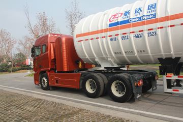 联合卡车底盘&nbsp;液体运输车外观图片