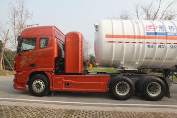 联合卡车底盘&nbsp;液体运输车外观图片