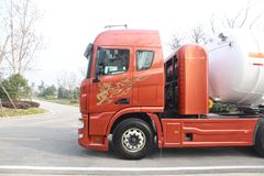 联合卡车U400 400马力 6X4 化工液体运输车(中集牌)(SDY9401GDYT)