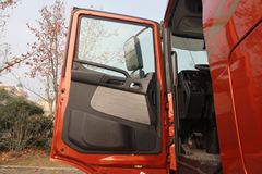 联合卡车U400 400马力 6X4 化工液体运输车(中集牌)(SDY9401GDYT)