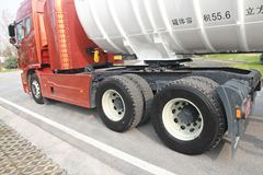 联合卡车U400 400马力 6X4 化工液体运输车(中集牌)(SDY9401GDYT)