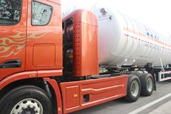 联合卡车U400 400马力 6X4 化工液体运输车(中集牌)(SDY9401GDYT)