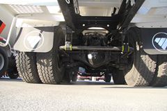 雷萨 L8系列 336马力 6X4 混凝土搅拌车