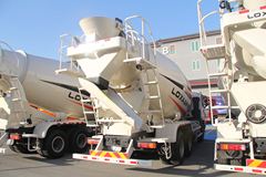 雷萨 L8系列 340马力 6X4 混凝土搅拌车