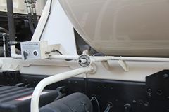 雷萨 L8系列 340马力 6X4 混凝土搅拌车