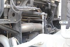 雷萨 L8系列 340马力 6X4 混凝土搅拌车
