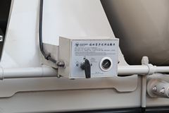雷萨 L8系列 340马力 6X4 混凝土搅拌车