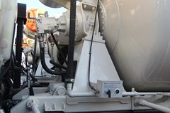 雷萨 L8系列 340马力 6X4 混凝土搅拌车