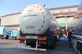 福田欧曼底盘&nbsp;粉粒物料运输车上装图片