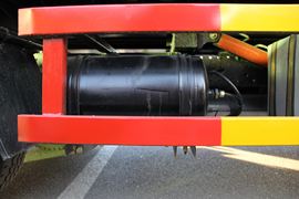 雷萨&nbsp;清障车底盘图片