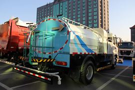 福田欧曼底盘&nbsp;清洗车外观图片