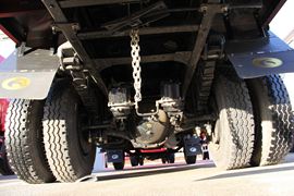 金刚&nbsp;随车吊底盘图片