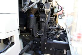 福田欧曼底盘&nbsp;清洗车底盘图片