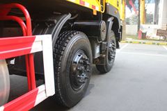 红岩 新金刚重卡 290马力 8X4 7.4米自卸车(CQ3314HMG366)