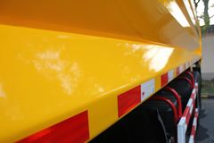 红岩 新金刚重卡 290马力 8X4 7.4米自卸车(CQ3314HMG366)
