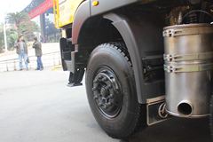 红岩 新金刚重卡 340马力 6X4 5.6米自卸车(CQ3254HTG384A)