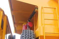 红岩 新金刚重卡 340马力 6X4 5.6米自卸车(CQ3254HTG384A)