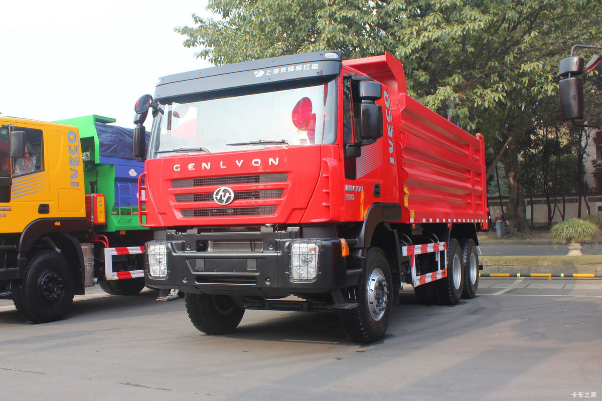 上汽红岩 新金刚重卡 300马力 8X4 6.2米自卸车