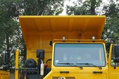 红岩 金刚矿霸 390马力 6X4 宽体矿用自卸车(CQ5763PTG384)