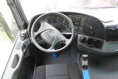 奔驰 Actros重卡 320马力 4X2 牵引车(型号1832)